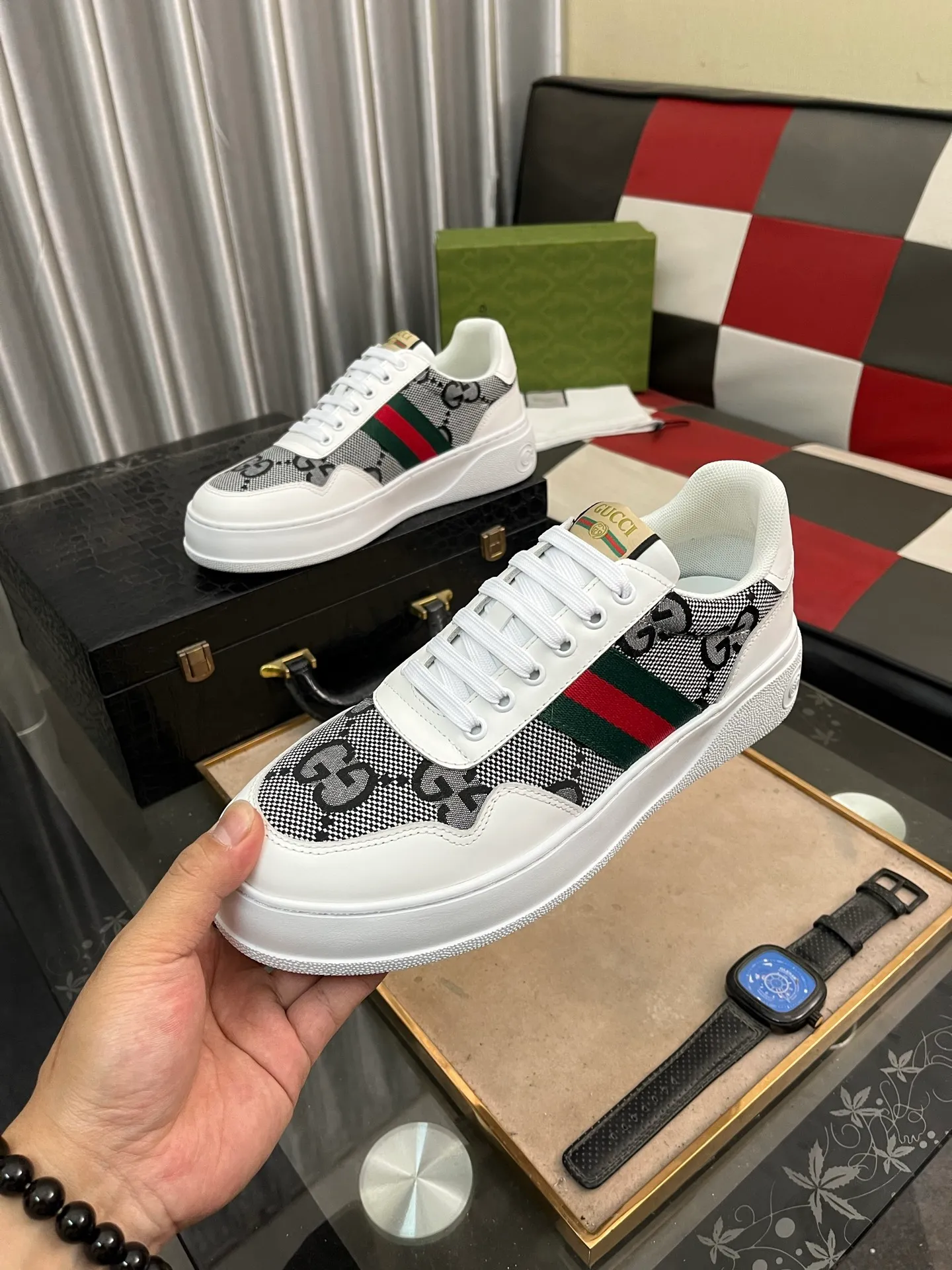 Men's shoes💰420⌚️⌚️[GUCCI] Gucci men's casual shoes are absolutely popular🔥The ultimate matching item for trendy men! The charm of super texture is unstoppable. This is the main recommendation. The upper is made of high-quality cowhide, with pig lining feet and wear-resistant rubber sole. It is noble and elegant! Extremely comfortable🎁🎁You can be as handsome as you want💪 Size 38-44! 3️⃣colors available